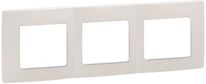 Рамка 3-местная крем Legrand Etika 672513
